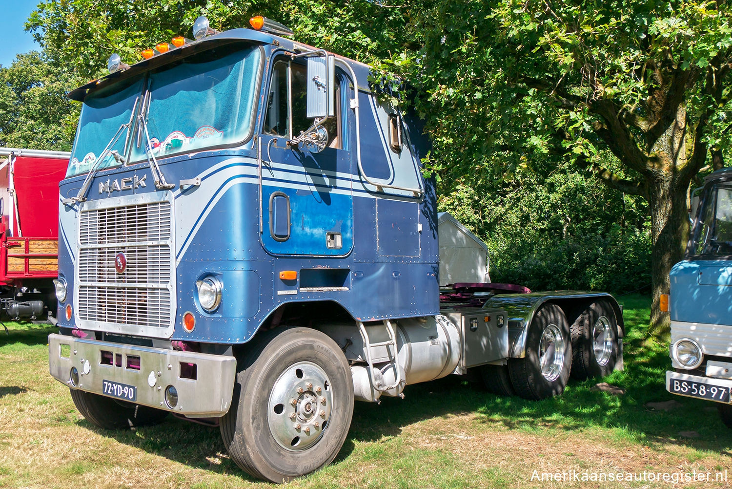 Vrachtwagens Mack Cruise-Liner uit 1977